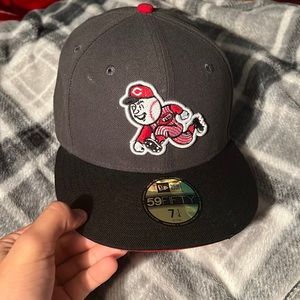 Reds new era limited edition “cooperstown collection” size 7 1/4.
